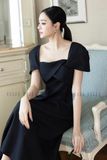 Đầm đen cổ vuông