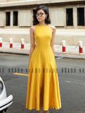 Đầm vàng cổ yếm