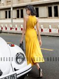 Đầm vàng cổ yếm