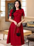 Đầm đỏ xoắn vai