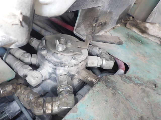 MÁY ĐÀO BÁNH XÍCH KOBELCO SK200-8 - 2013