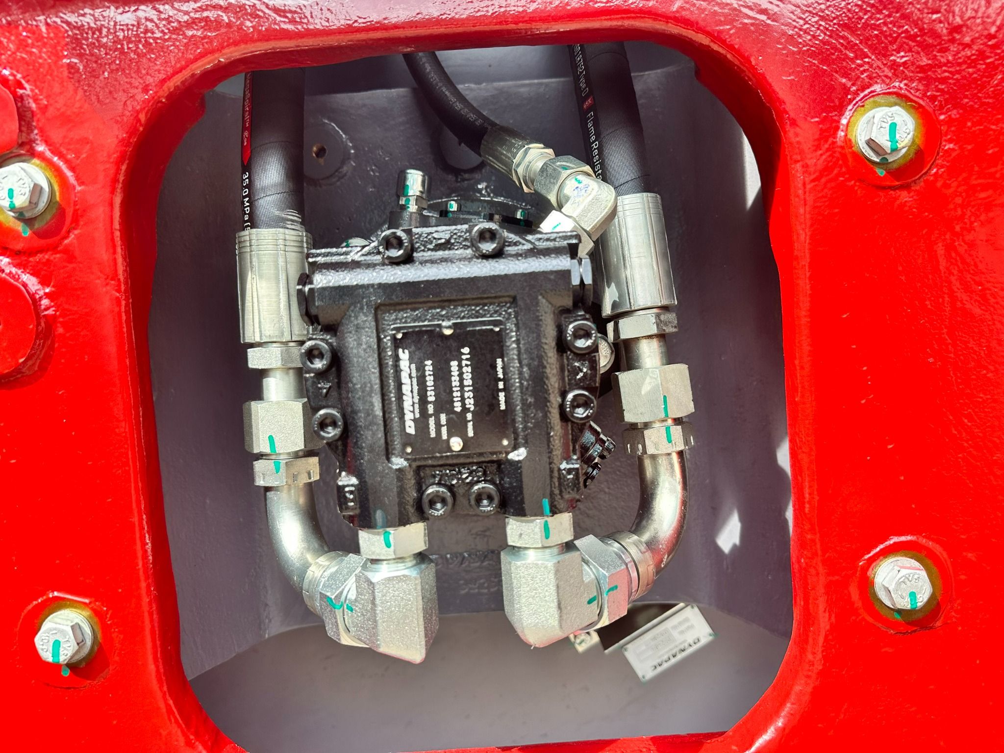 XE LU RUNG DYNAPAC HAI TRỐNG THÉP CC2200