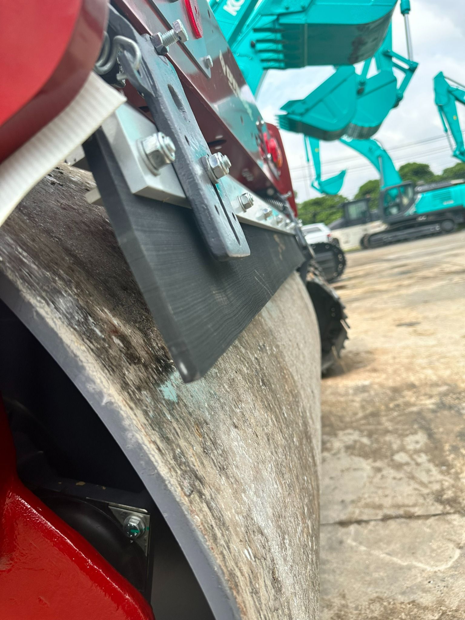 XE LU RUNG DYNAPAC HAI TRỐNG THÉP CC2200