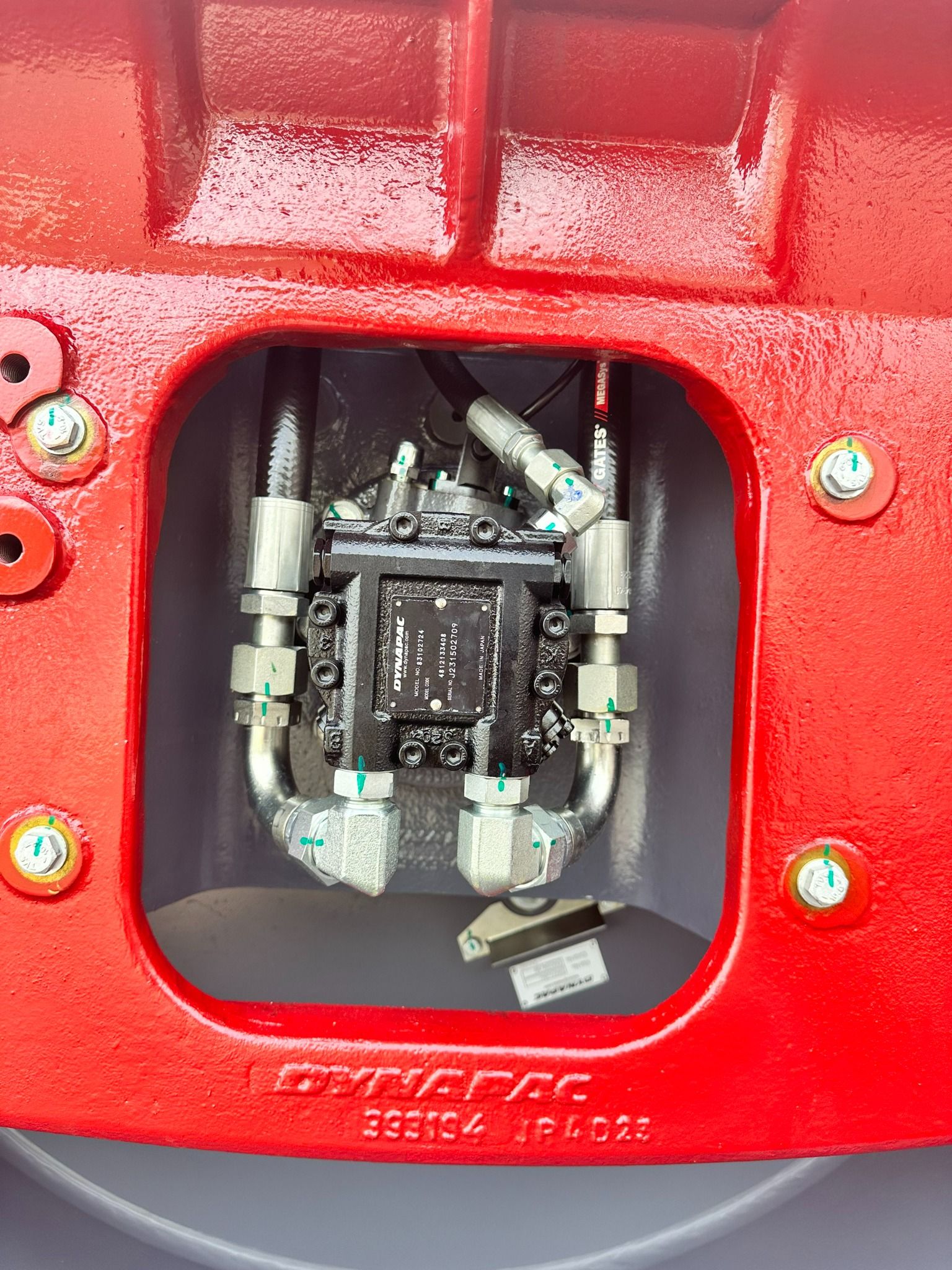 XE LU RUNG DYNAPAC HAI TRỐNG THÉP CC2200