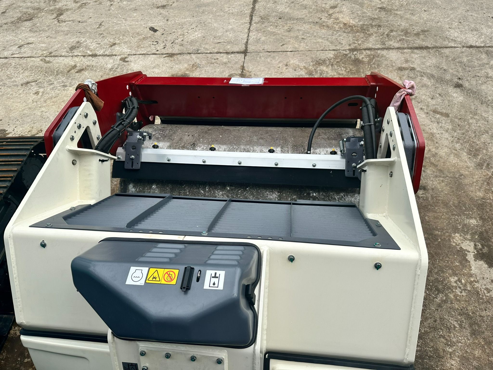 XE LU RUNG DYNAPAC HAI TRỐNG THÉP CC2200