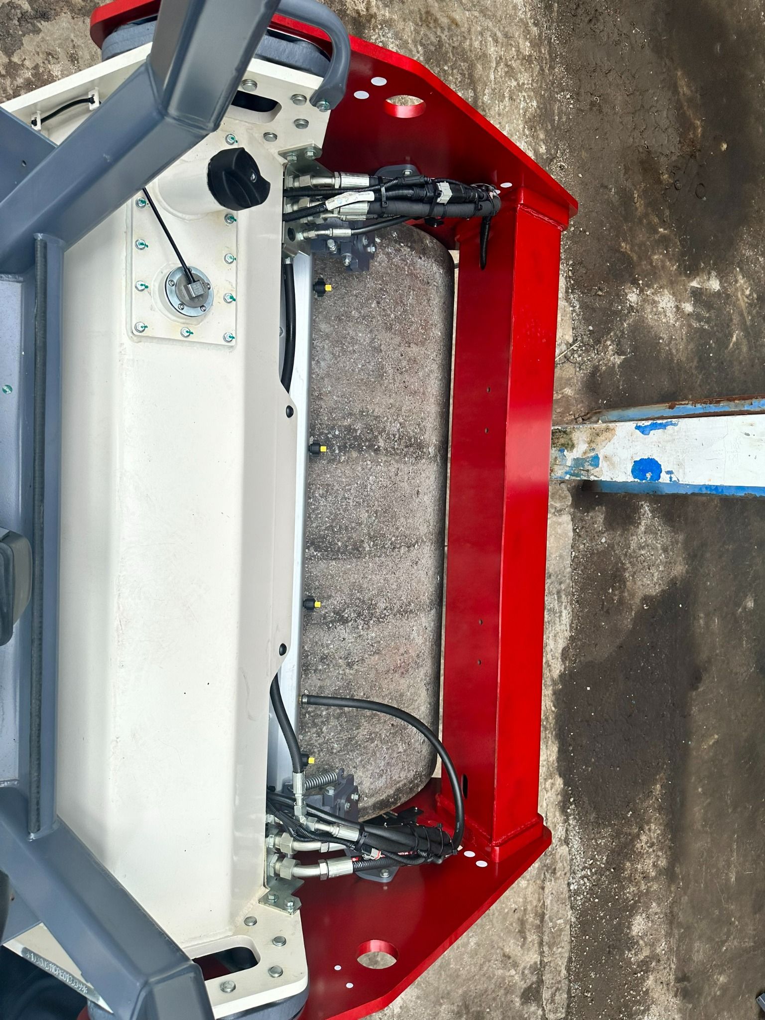 XE LU RUNG DYNAPAC HAI TRỐNG THÉP CC2200