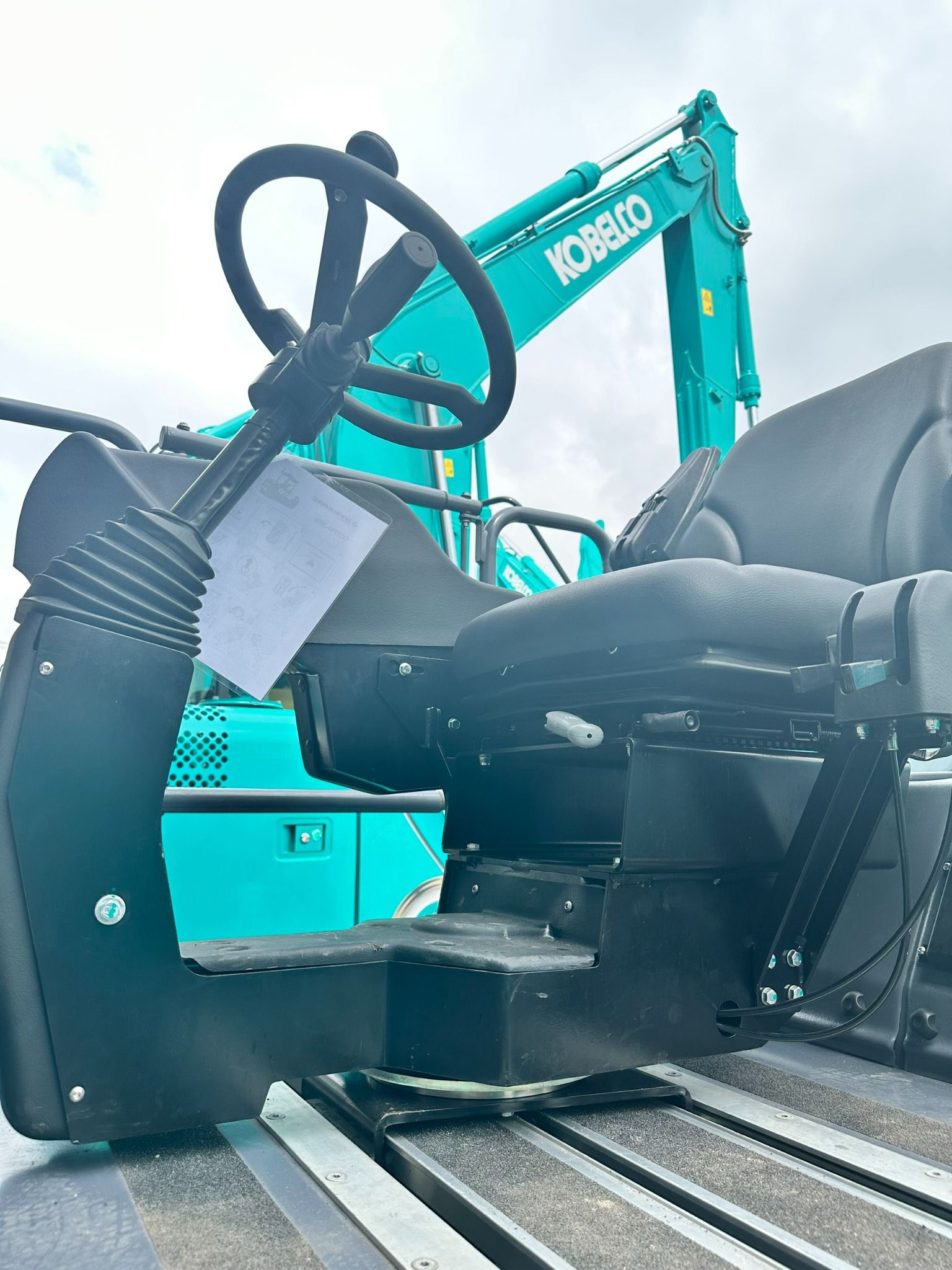 XE LU RUNG DYNAPAC HAI TRỐNG THÉP CC2200