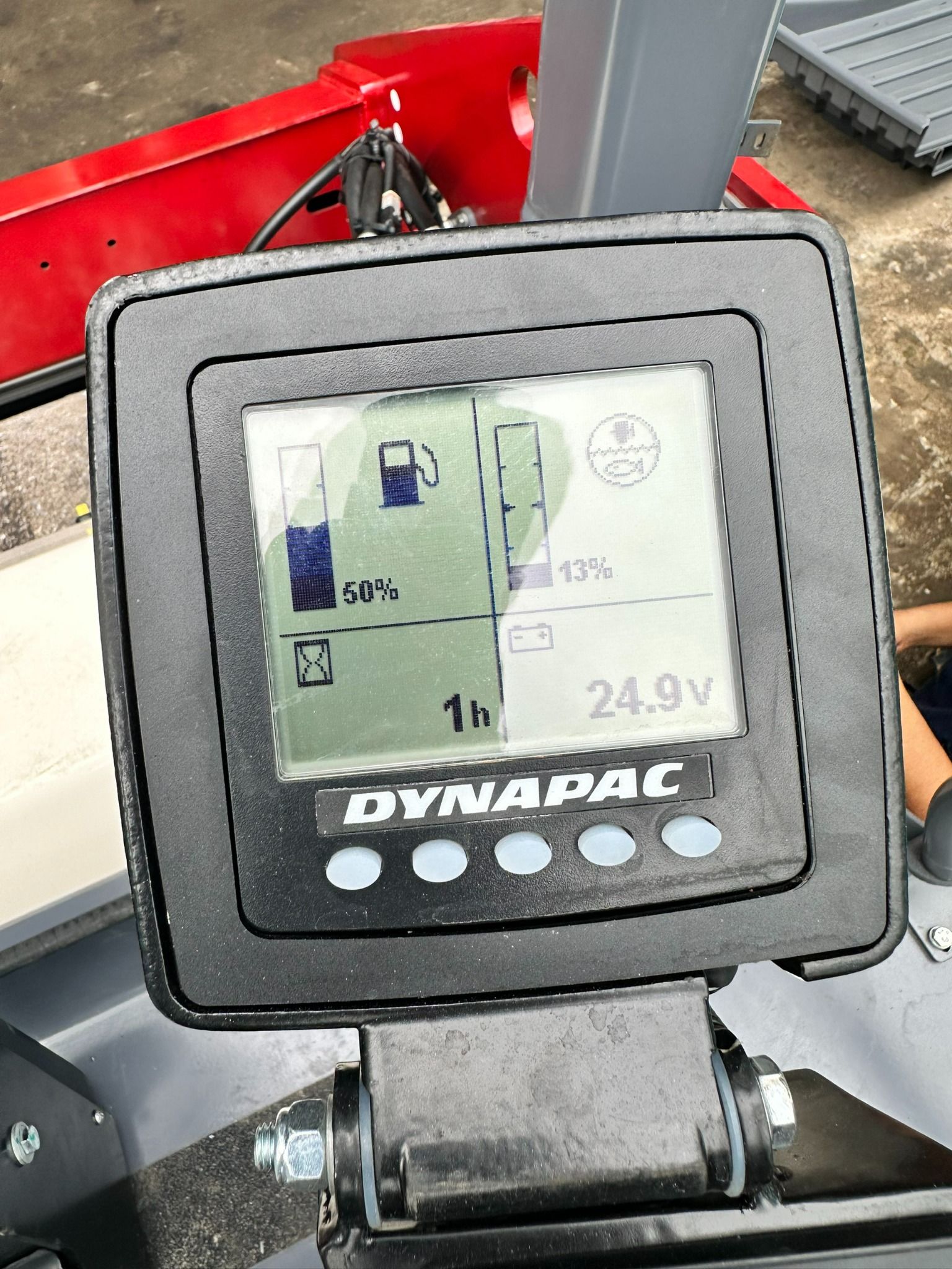 XE LU RUNG DYNAPAC HAI TRỐNG THÉP CC2200