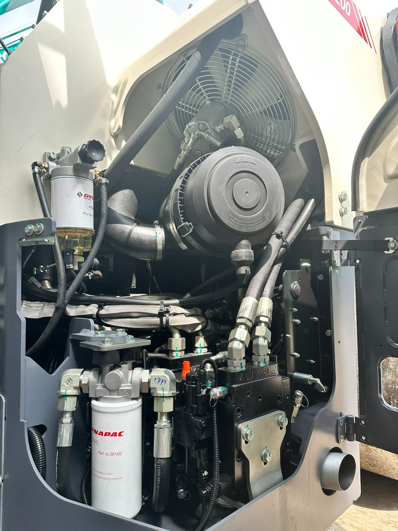 XE LU RUNG DYNAPAC HAI TRỐNG THÉP CC2200