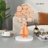  Cô gái cầm hoa decor 