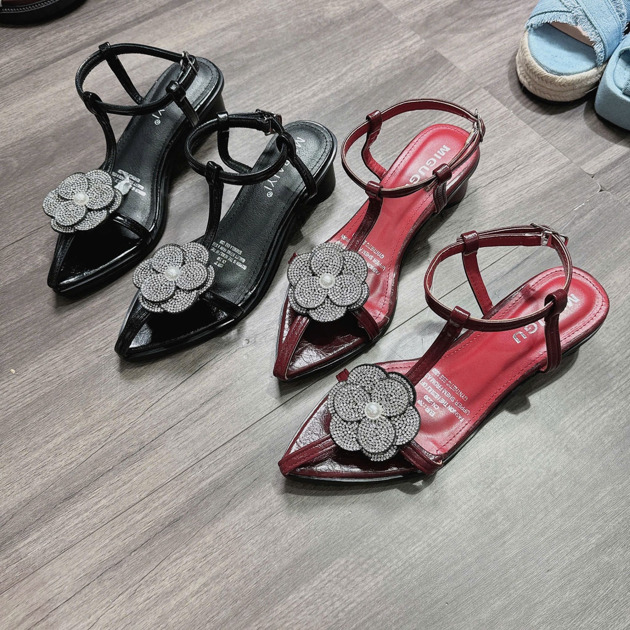 Giay sandal mũi nhọn đính hoa đá sang chảnh - ĐỎ - T323