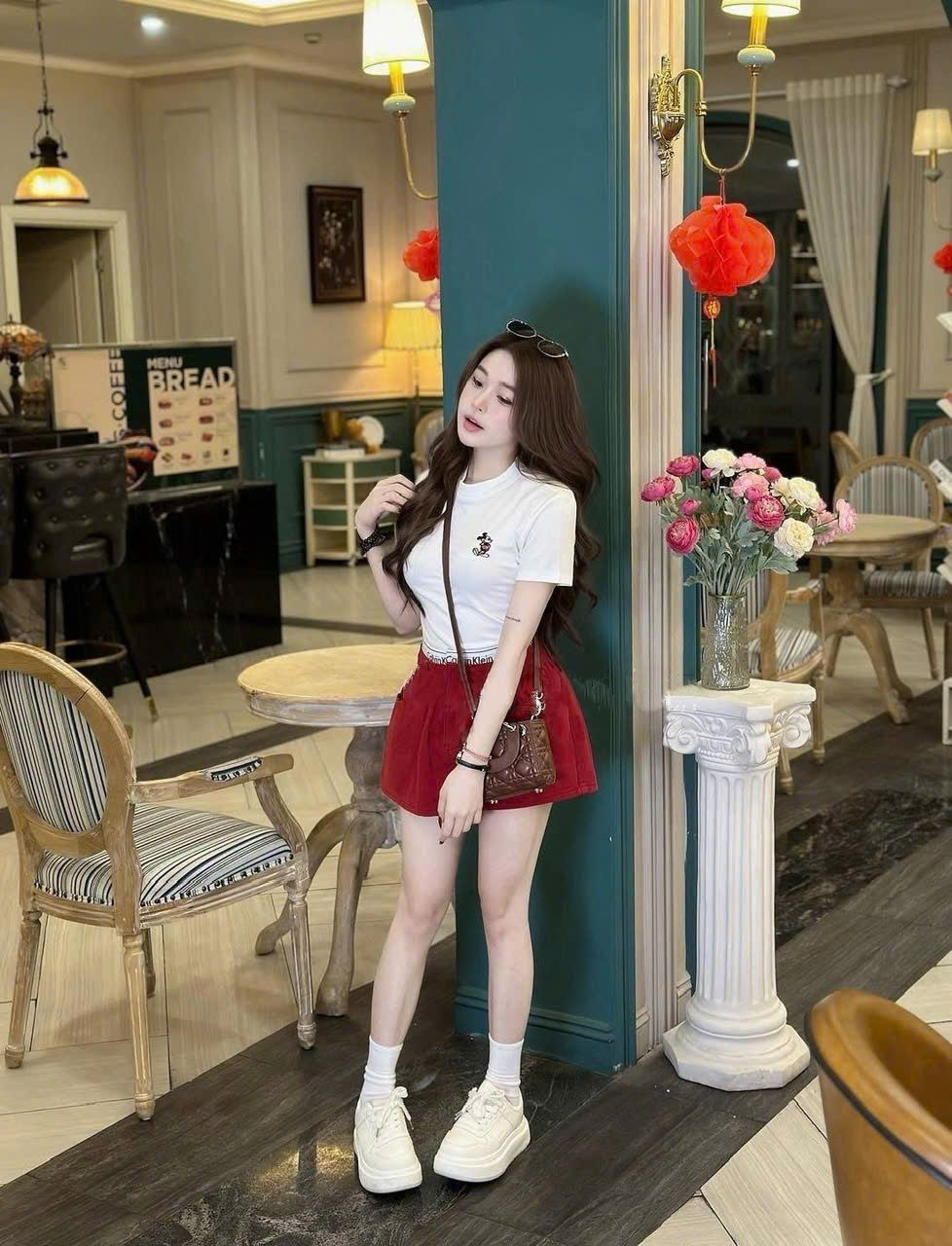 Set áo thun in hình MICKEY mix chân váy dáng xòe cạp chữ Calvinklein - TRẮNG - M452 (eo S<68, M<72) (TÍNH MÀU ÁO)