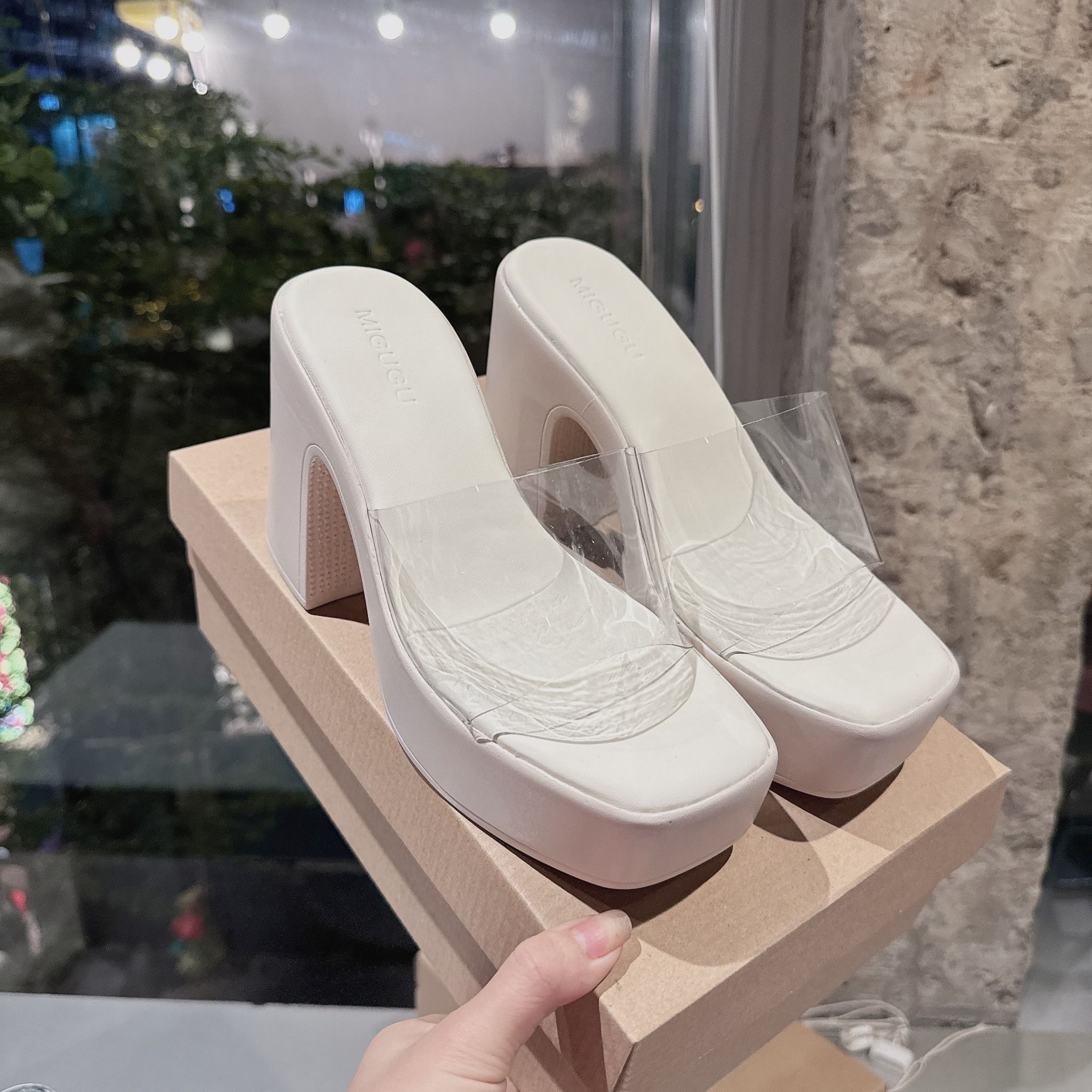 Guốc đúp đế cao quai ngang trong suốt êm chân - TRẮNG KEM - G245