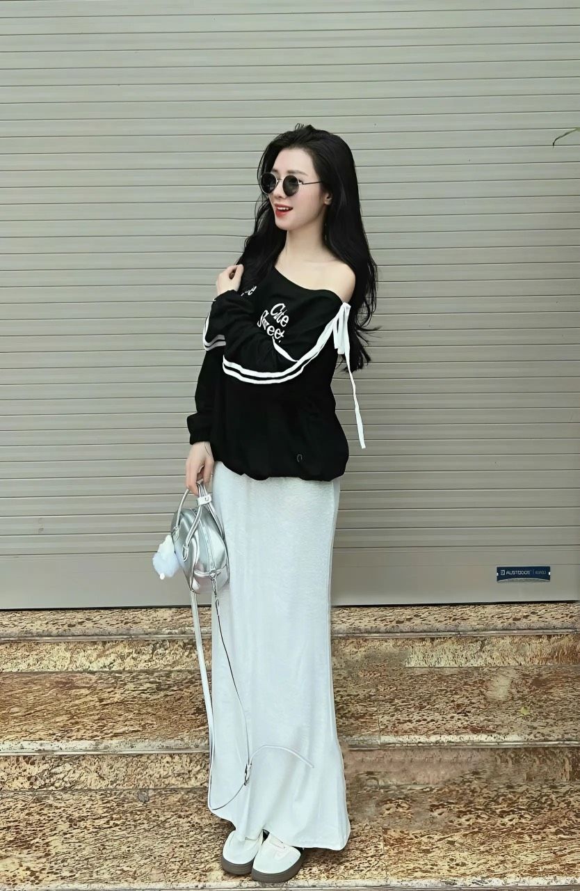 Set áo lệch vai buộc nơ in chữ mix chân váy dáng dài - ĐEN - U583 ( tính màu áo ) ( S < 53, m M 58 kg )