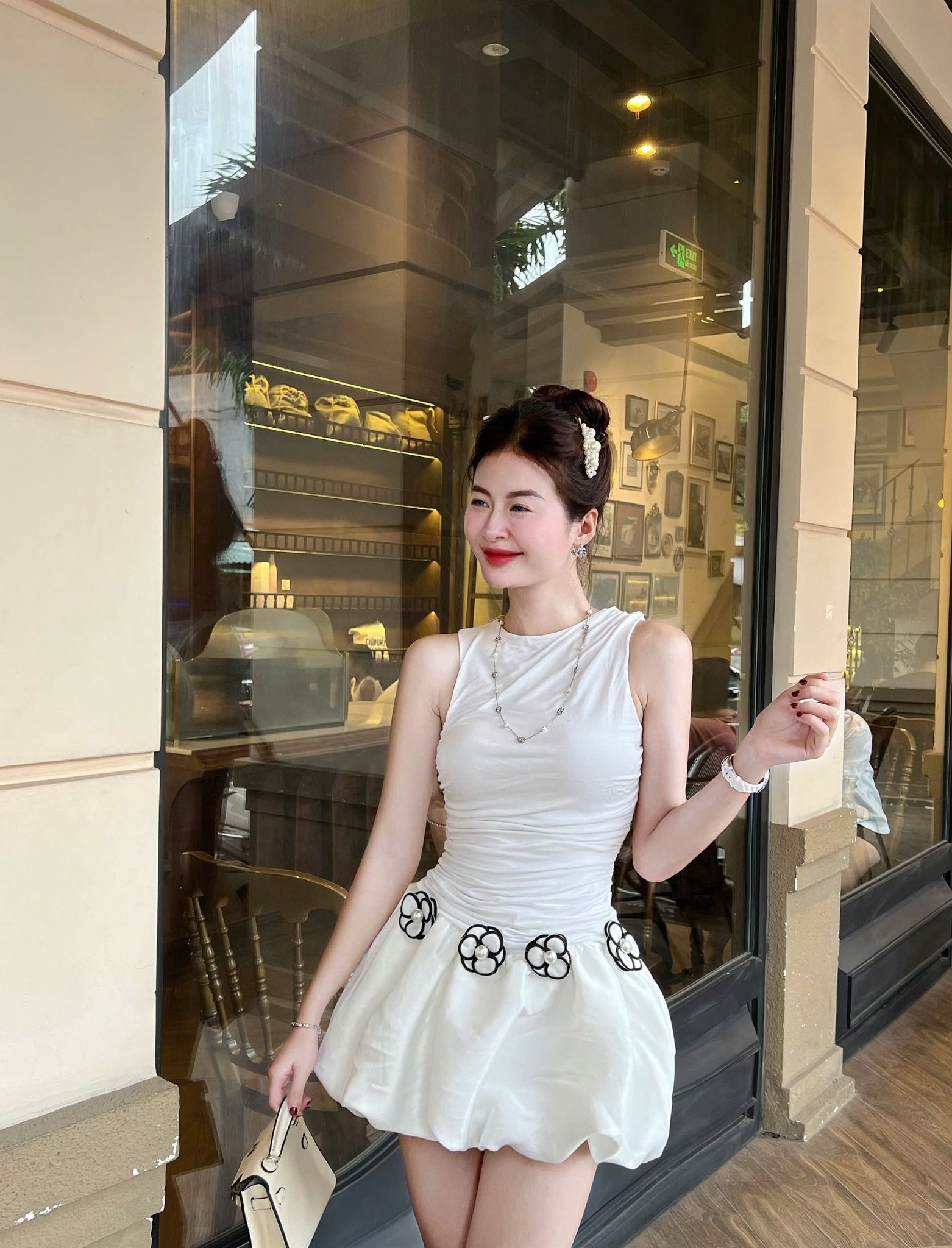 Đầm sát nách kèm tab hoa rời chân váy bồng tiểu thư - TRẮNG - U615 ( S<53KG, M<58KG )