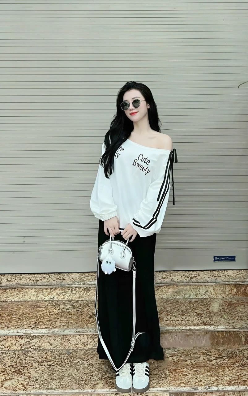 Set áo lệch vai buộc nơ in chữ mix chân váy dáng dài - TRẮNG - U581 ( tính màu áo )