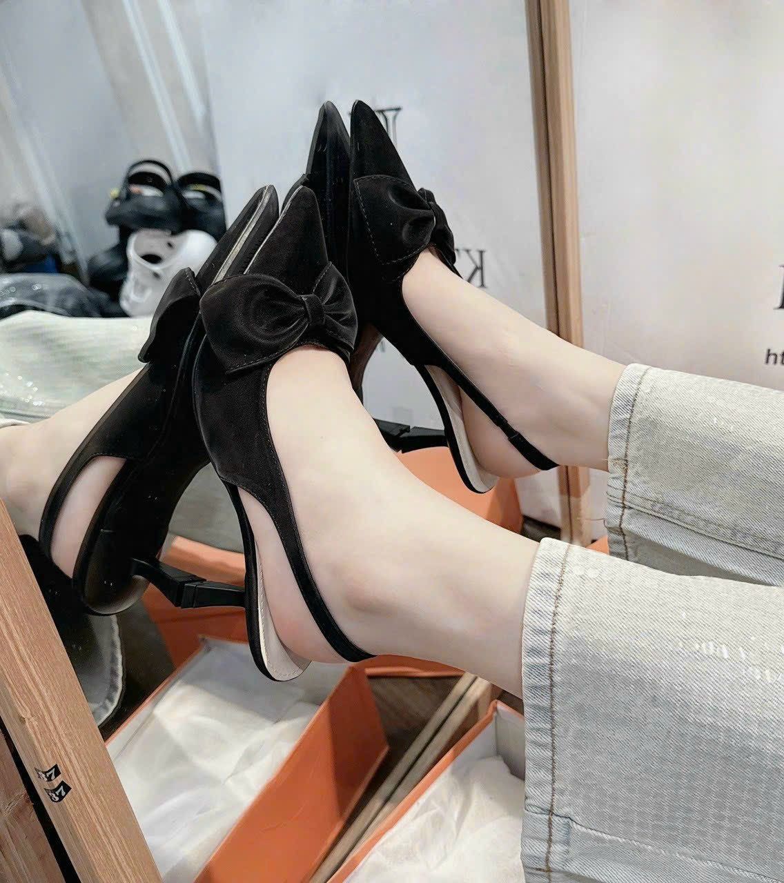 Giày cao gót bít mũi nhọn phối nơ - ĐEN - G352