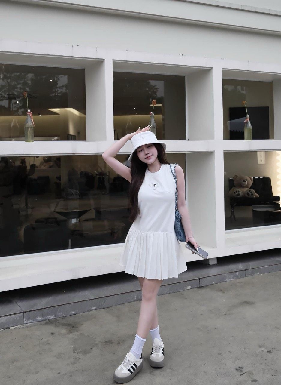 Đầm sát nách PRADA tùng xếp ly xòe - TRẮNG - H477