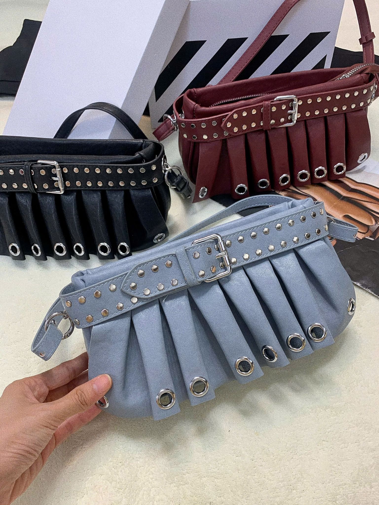 Túi xách nữ PU phong cách khóa kéo chất da mềm đẹp - ĐÔ - A18 (13x25cm)
