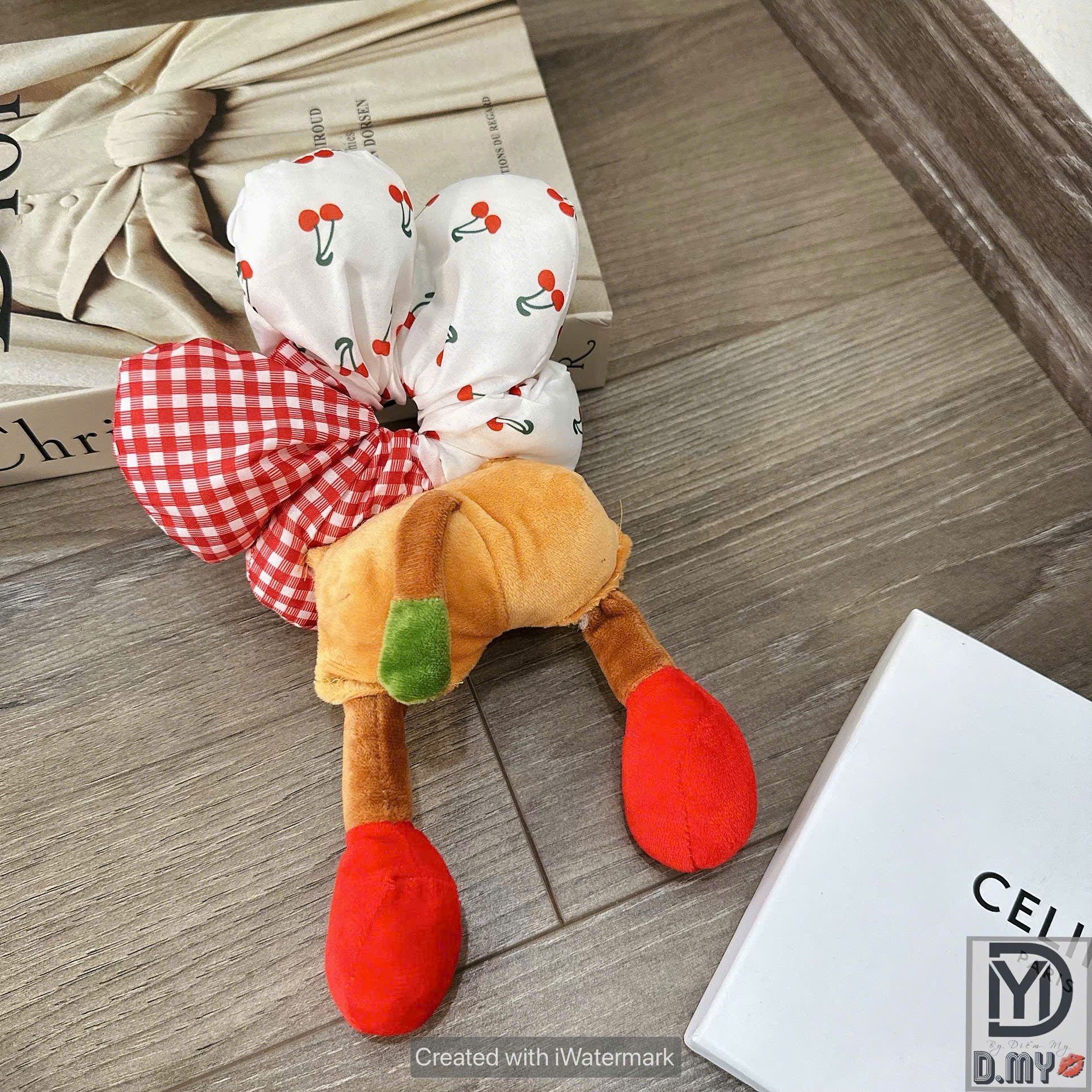 Dây buộc tóc búp bê dễ thương - H386 ( CHÂN ĐỎ )