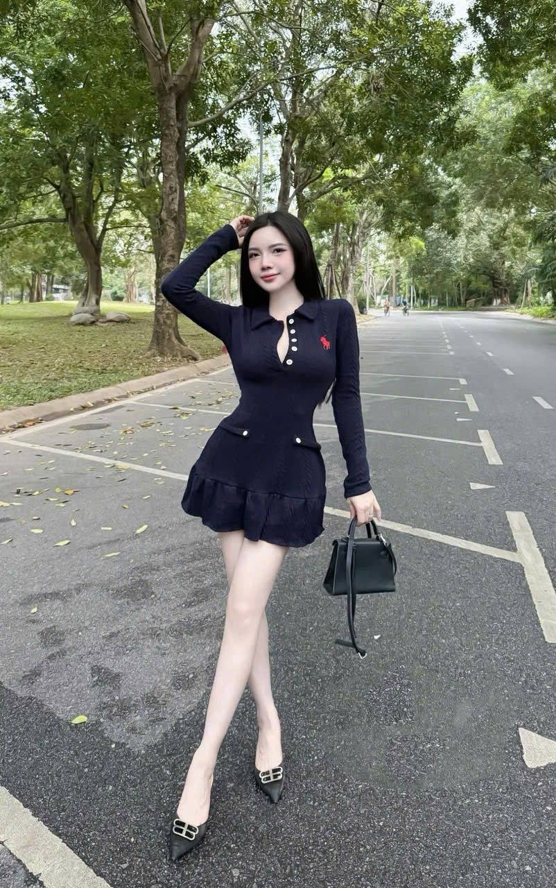 Đầm len tay dài cài nút ngực xòe bèo đuôi cá thêu ngựa polo - XANH ĐEN - S378