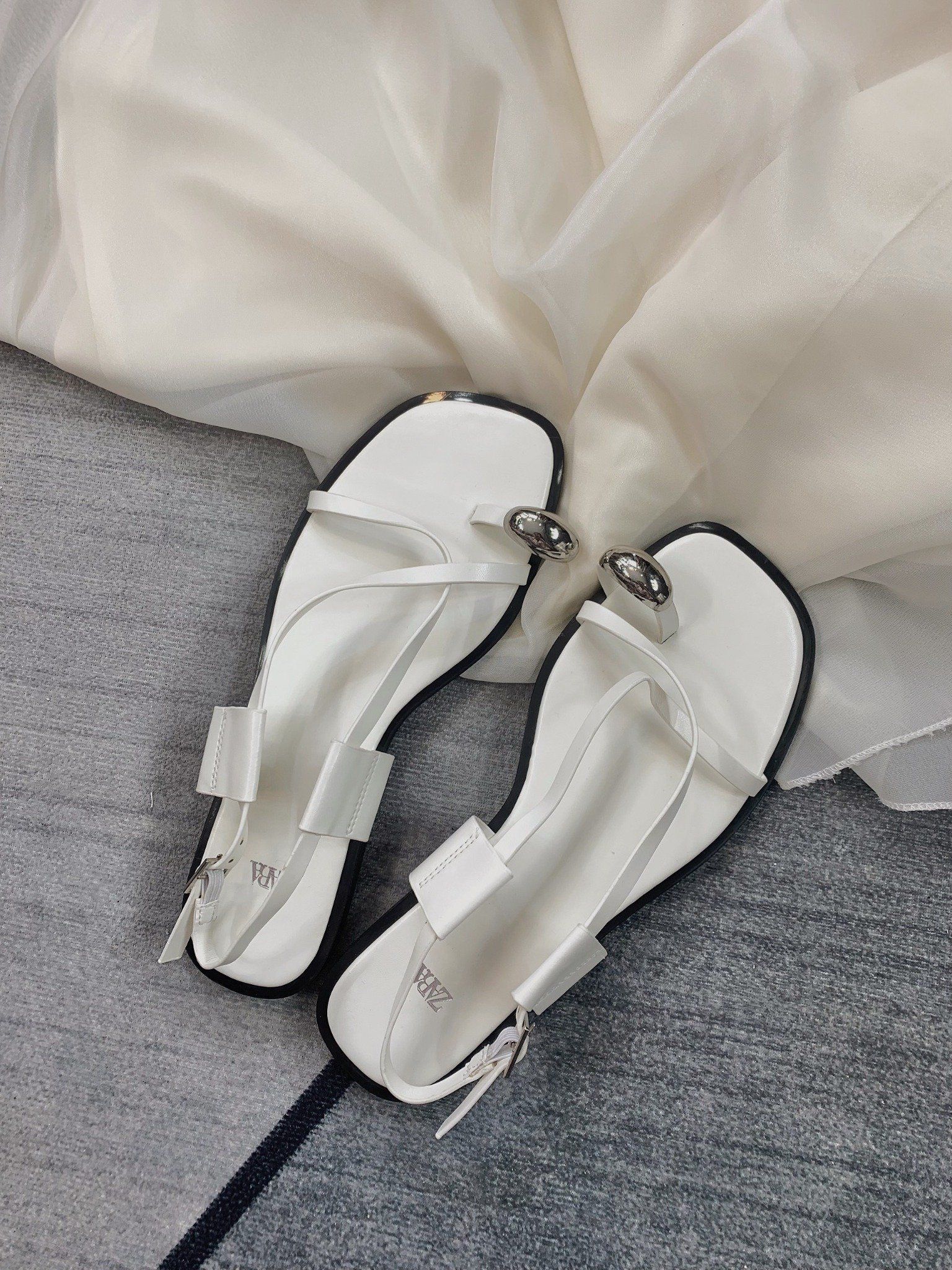 Giày sandal ZARA kiểu đang chéo siêu xinh - TRẮNG - B164