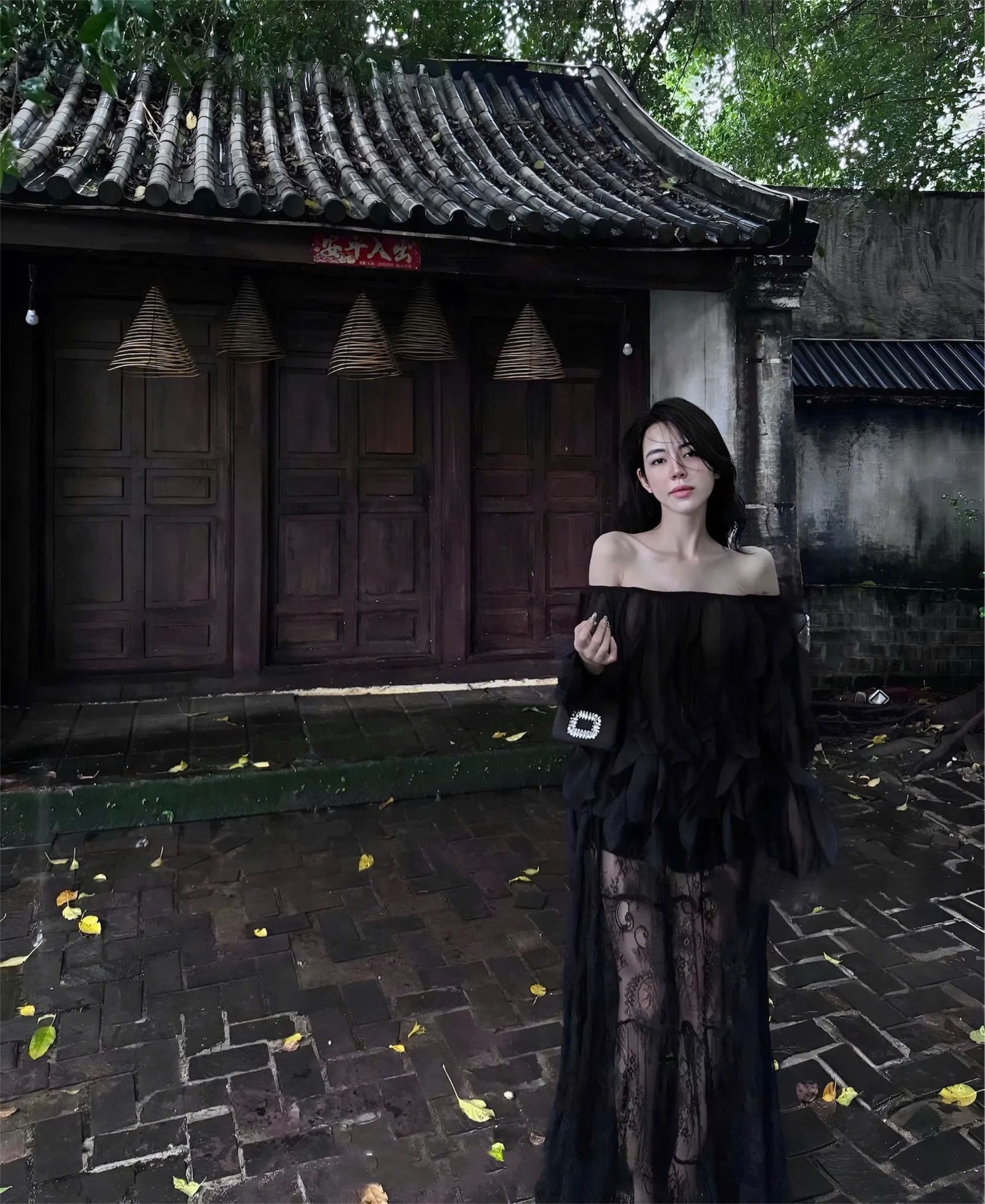 Set áo tơ bèo sóng trễ vai mix chân váy ren dài sang chảnh - P536