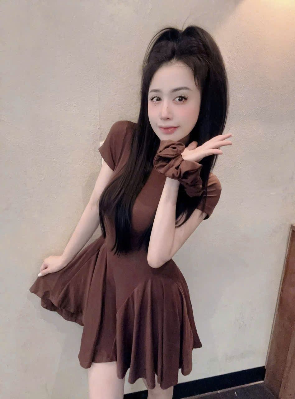 Đầm thun tay ngắn dáng xòe siêu tôn dáng kèm buộc tóc - NÂU - H218