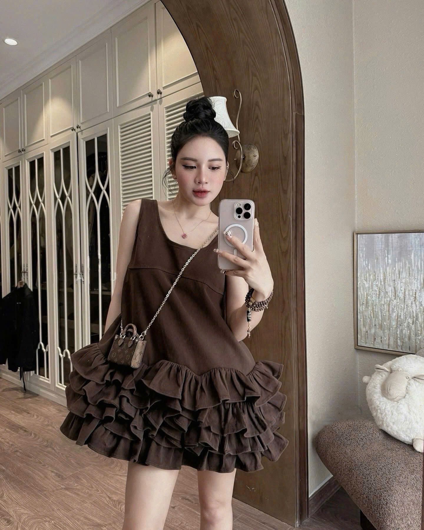 Đầm sát nách dáng ngắn chân bồng tầng xinh xĩu - T85