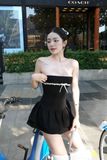 Váy ngắn cúp ngực hai tầng phối ren nơ - ĐEN - H238