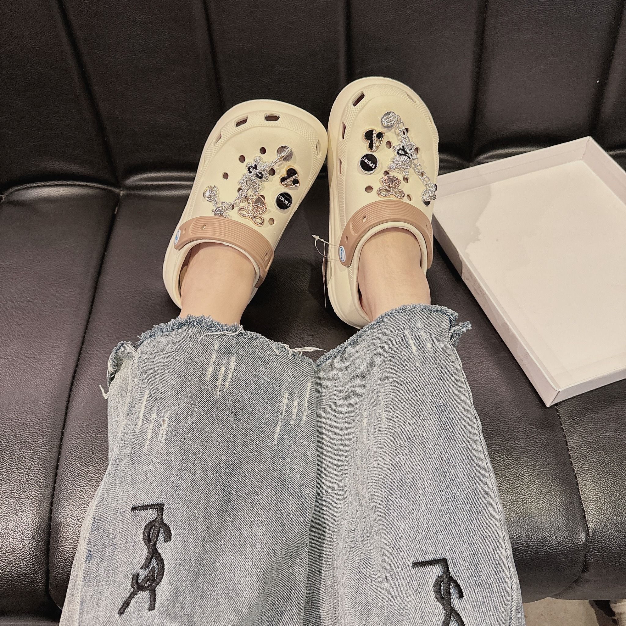 Dép cross sục bánh mì nữ đế độn siêu nhẹ tặng kèm sticker - NUDE - D588