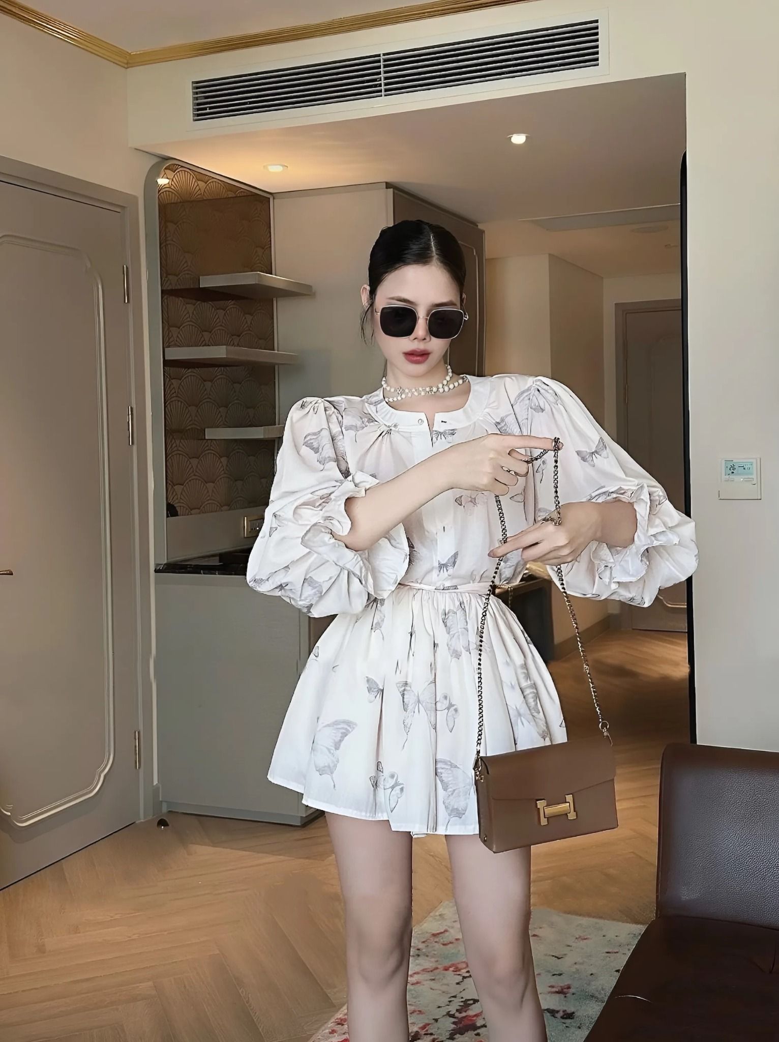 Set nữ tiểu thư sơ mi cổ tàu tròn tay lỡ hoạ tiết bướm - H463 ( eo S<68, M<72)