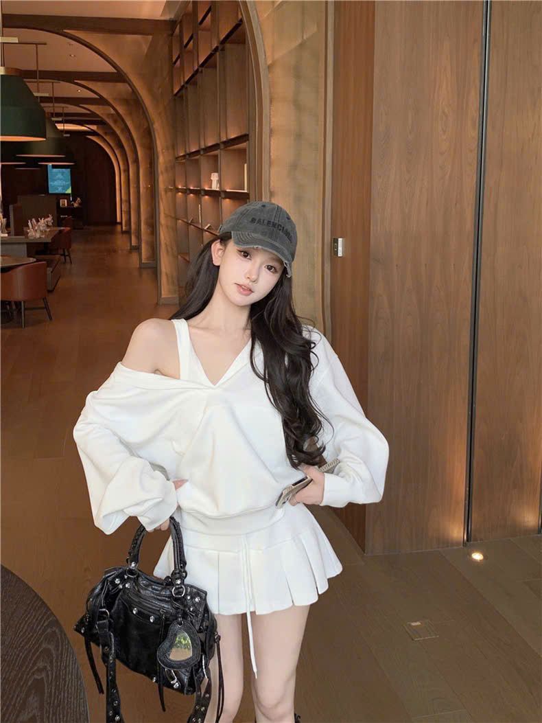 Set 3 món áo ba lỗ croptop phối áo hoodie cổ v mix chân váy xếp li bảng to - TRẮNG - U286 (EO DƯỚI 70)