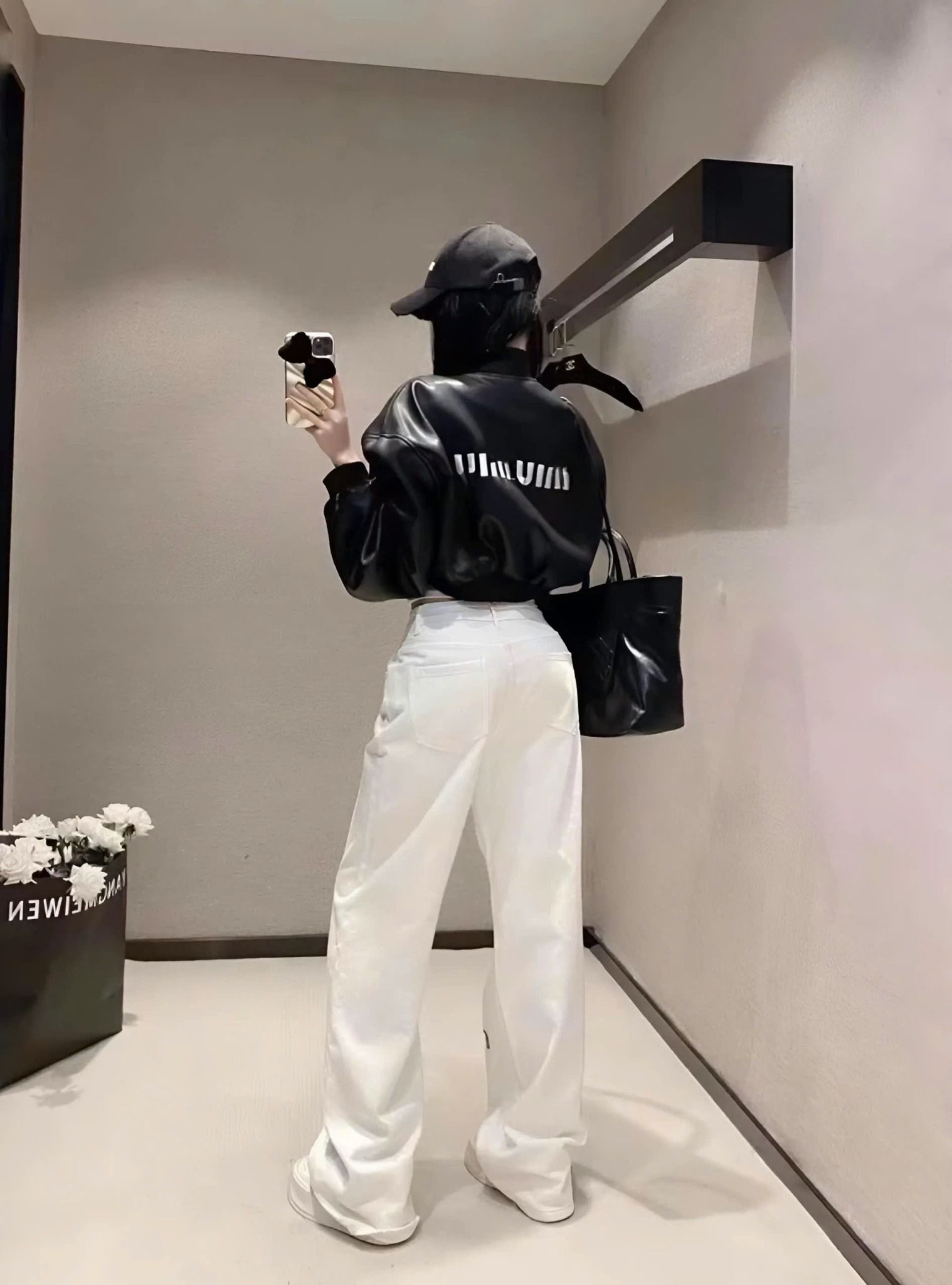Áo khoác bomber form croptop thêu MIUMIU chất da - ĐEN - U288