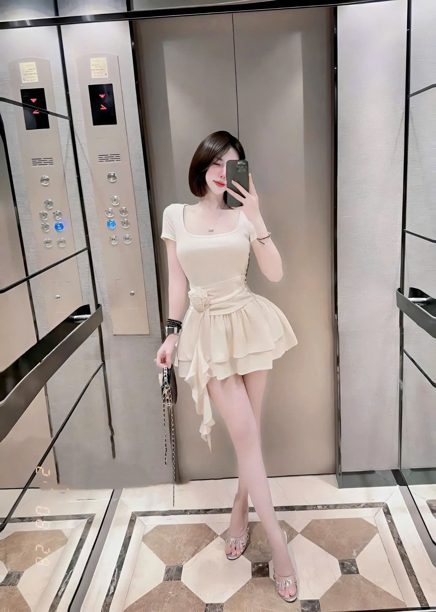 Váy cộc tay cổ u chiết eo đính hoa tua rua - KEM - U487 (Tặng kèm quần bảo hộ đen)