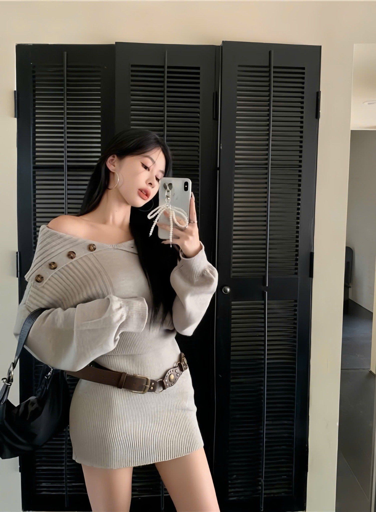 Đầm len dệt kim trễ vai cổ phẳng kèm đai - XÁM - P250