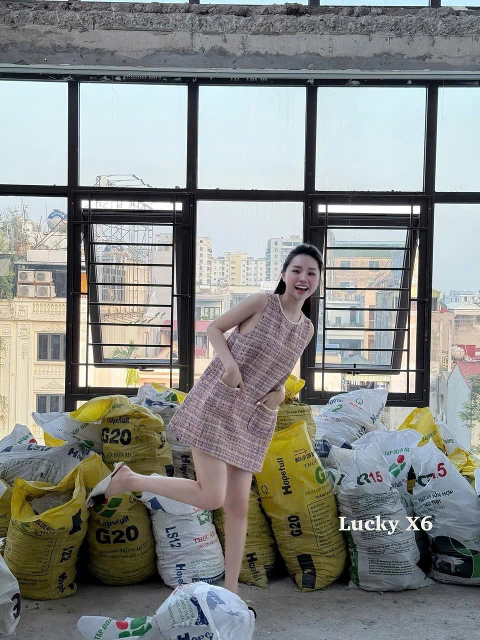 Đầm suông dạ sát nách cổ tròn form rộng - S100