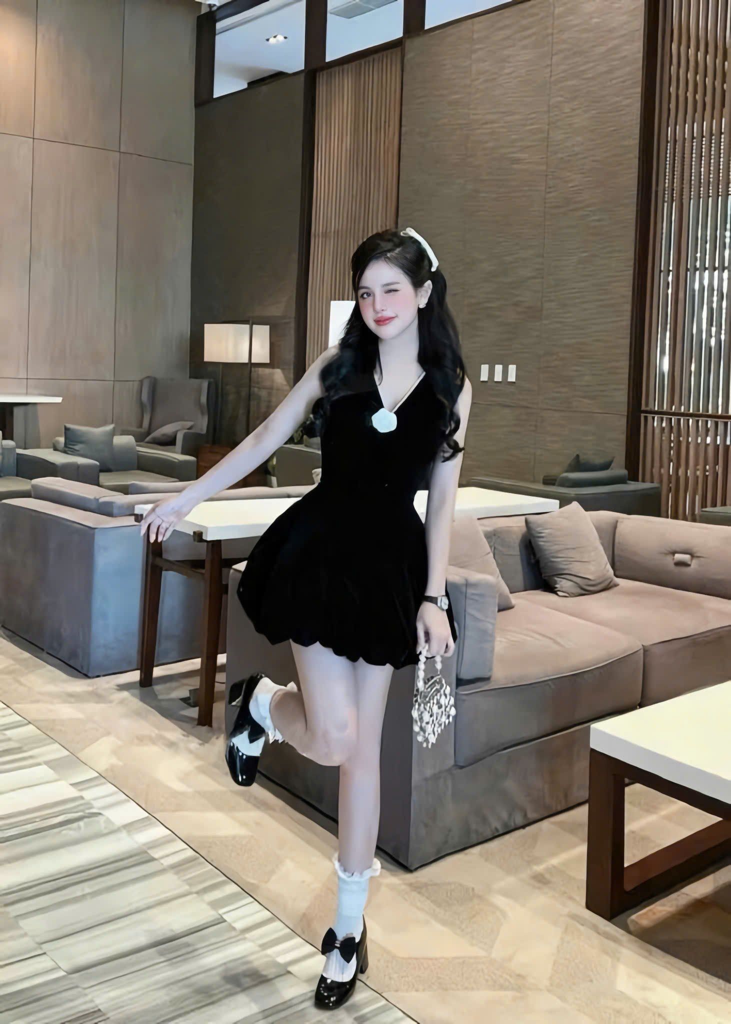 Đầm nhung chân bí đính hoa trà siêu sang chảnh - S182 (eo S<68, M<72)