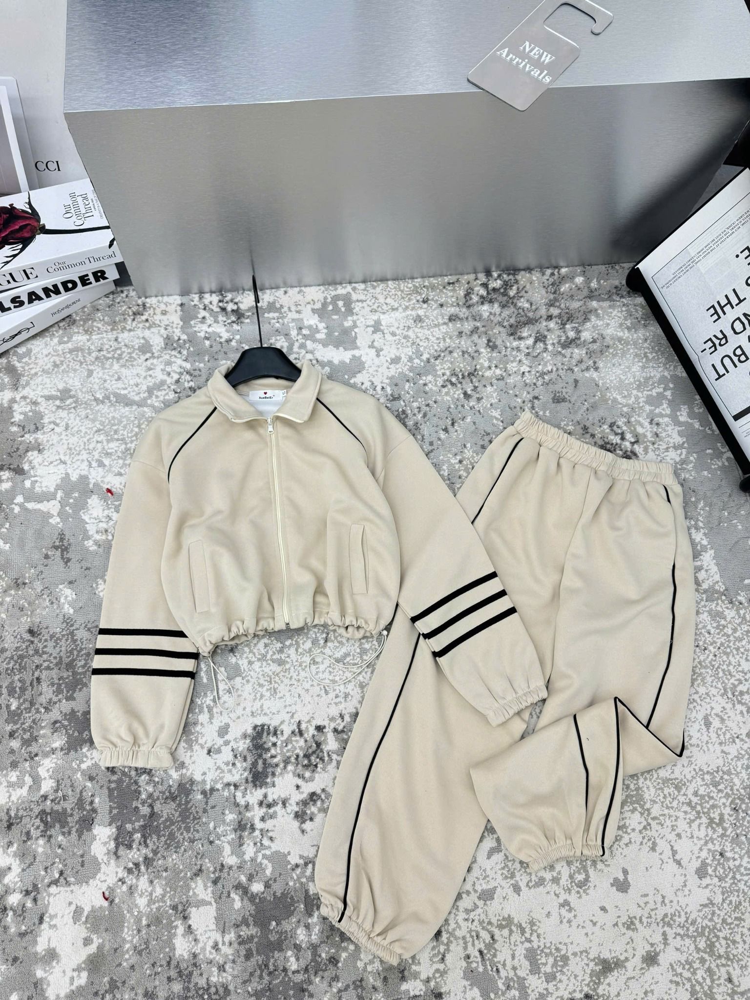 Set thể thao áo tay dài mix quần suông bo chun - BE - S356