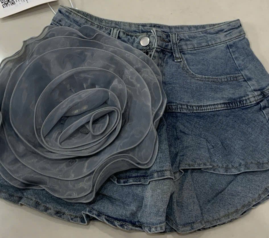 Chân váy jean hoa bảng to QCCC - Z60 (EO S<66, M<70, L<74)