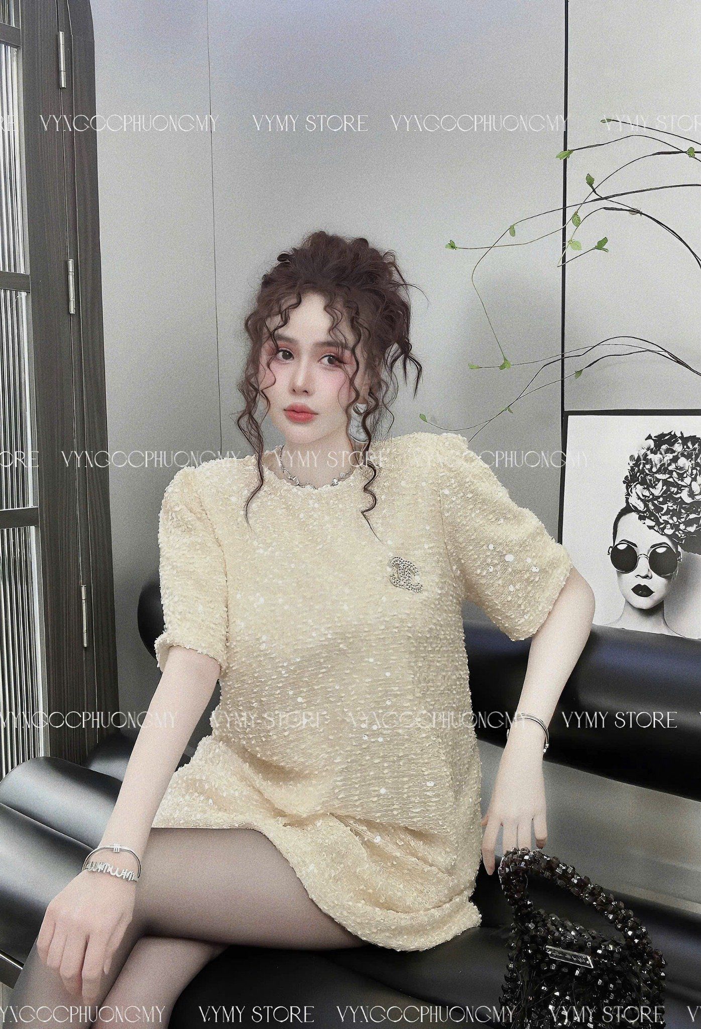 Áo đá bling hai lớp form rộng kèm tag chanel - BE - Z339