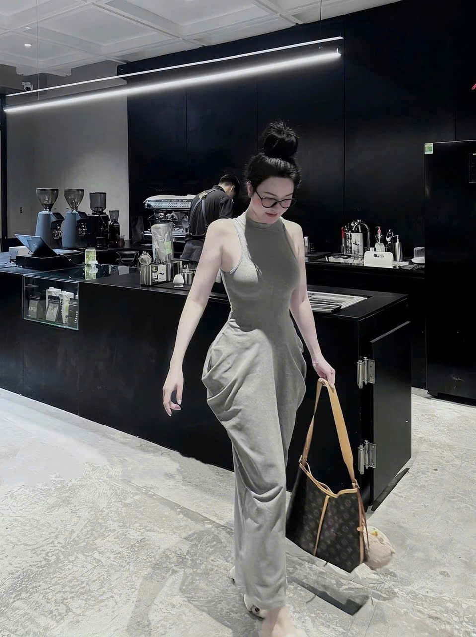 Đầm body sát nách nhún eo hông xếp li - XÁM - M37