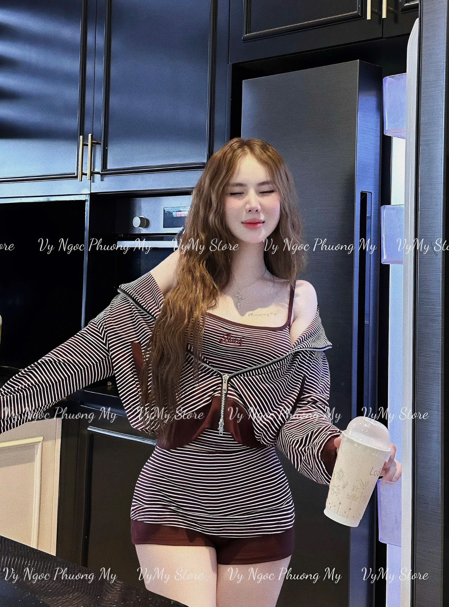 Set 3 món áo 2 dây phối áo khoác có nón mix quần giả váy kẻ - ĐỎ - M109