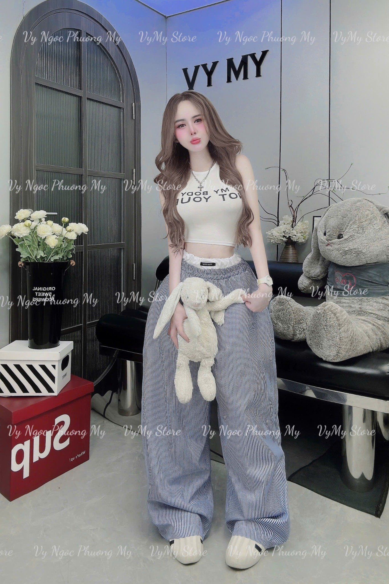 Set áo ba lỗ ngược croptop in chữ mix quần suông cạp chun kẻ - TRẮNG - V22