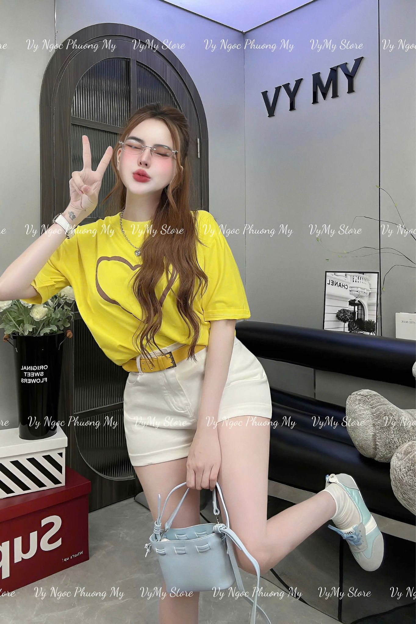 Set 3 món áo phông in tim mix quần short trắng kèm đai vàng - V249 (eo S<66, M<70, L<74)