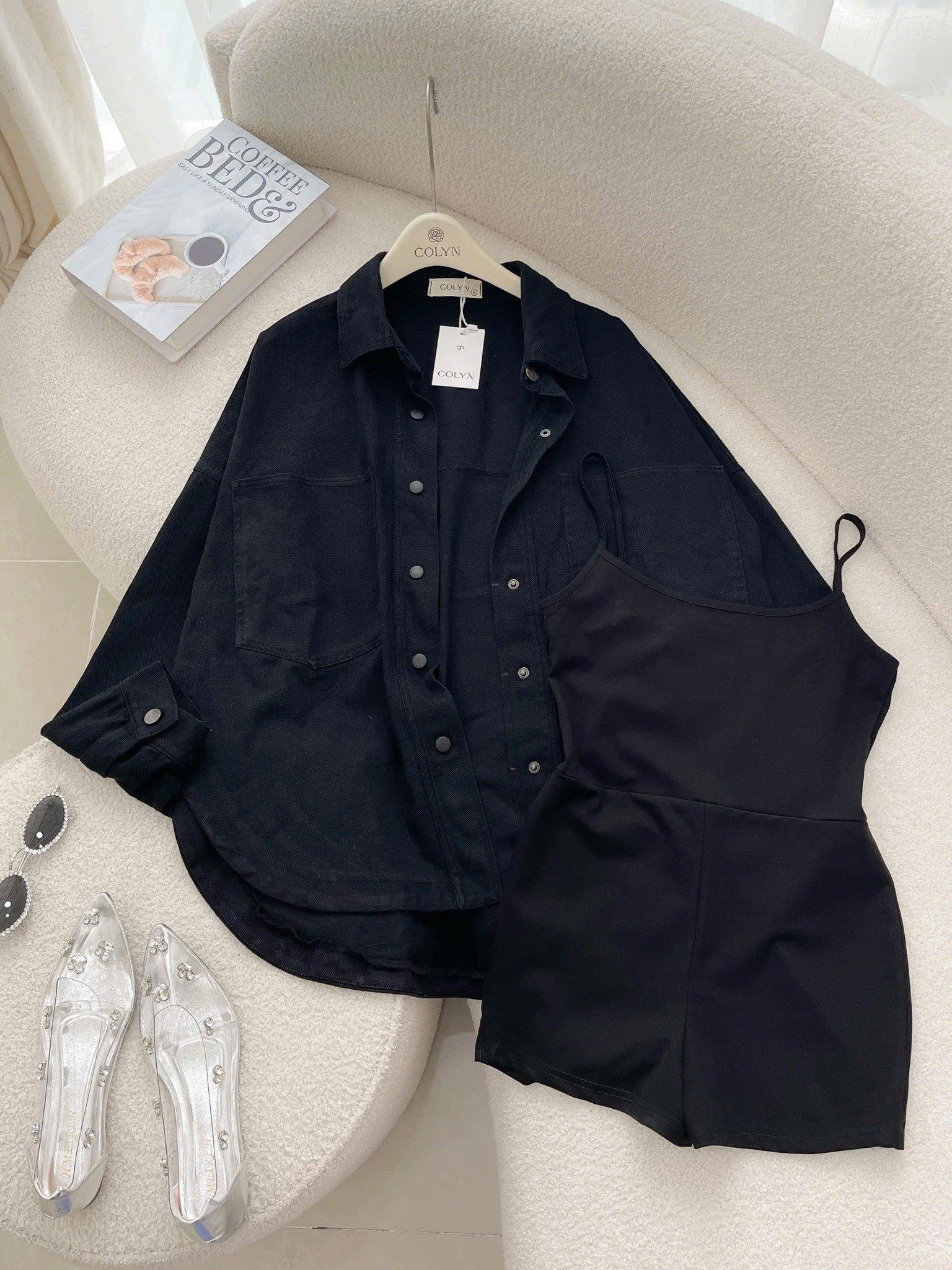 Set 2 món jumsuit mix áo khoác sơ mi vạt bầu - ĐEN - V426