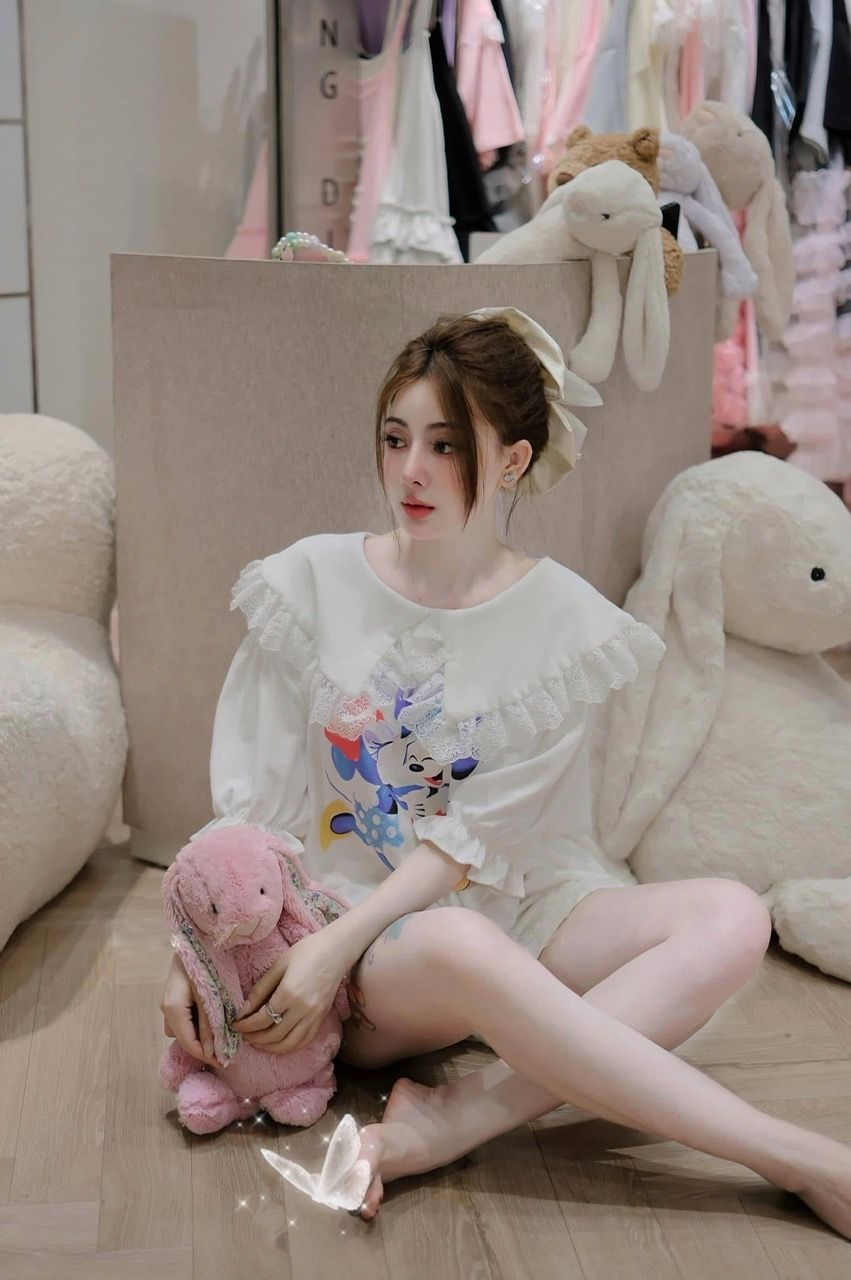 Set áo tay lỡ cổ bèo phối ren mickey mix quần short ren siêu dễ thương - TRẮNG - V484