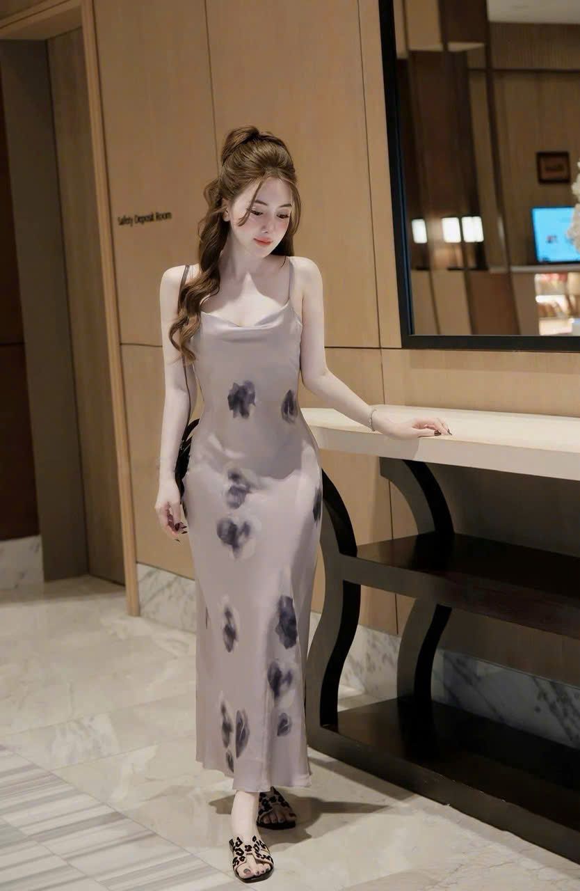Váy lụa hai dây dáng dài họa tiết hoa - HOA TÍM - V543 (eo S<68, M<72)