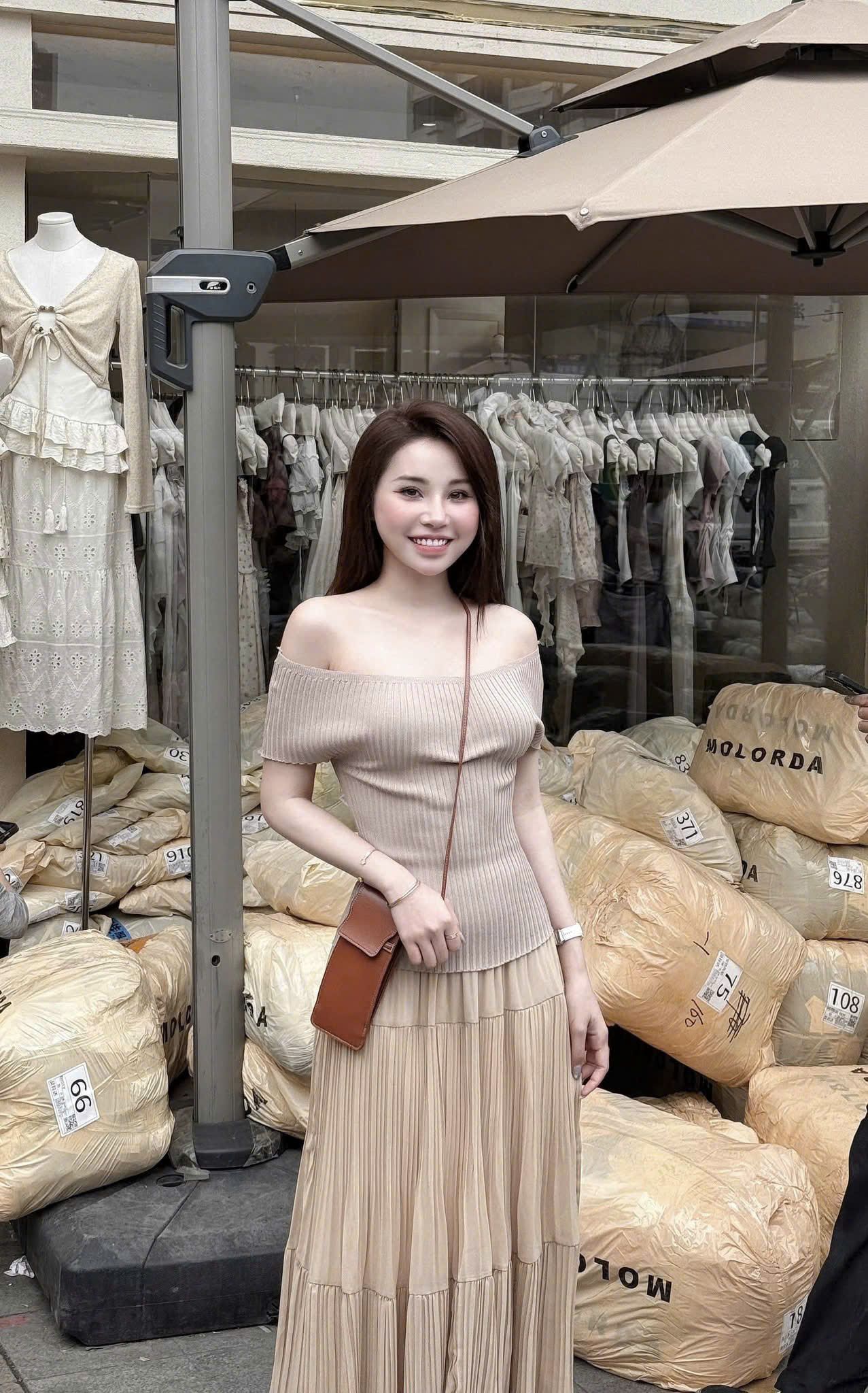 Set áo trễ vai mix chân váy voan dáng dài - H18