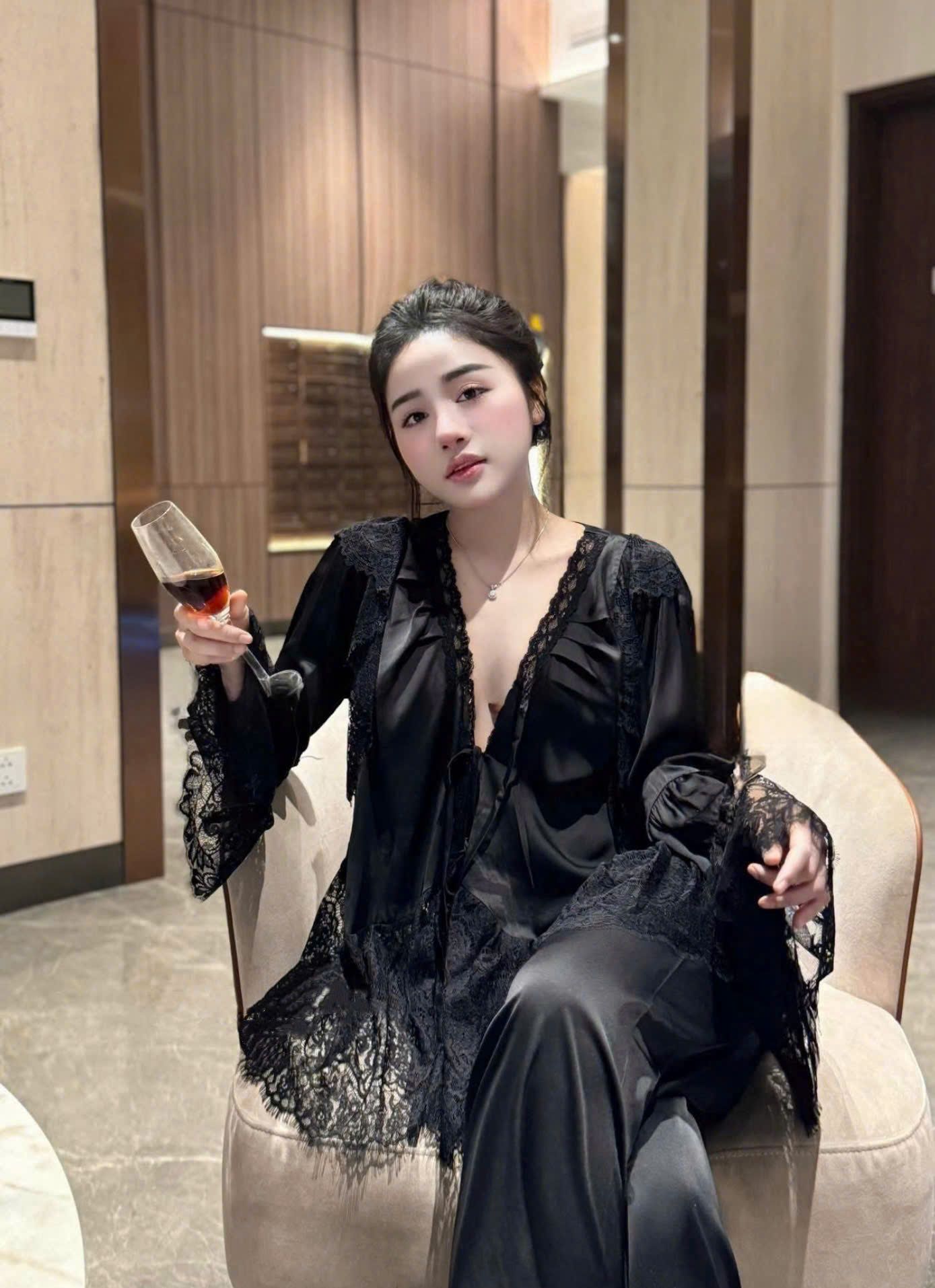 Set bộ ngủ phối ren lụa satin sang chảnh - ĐEN - H36
